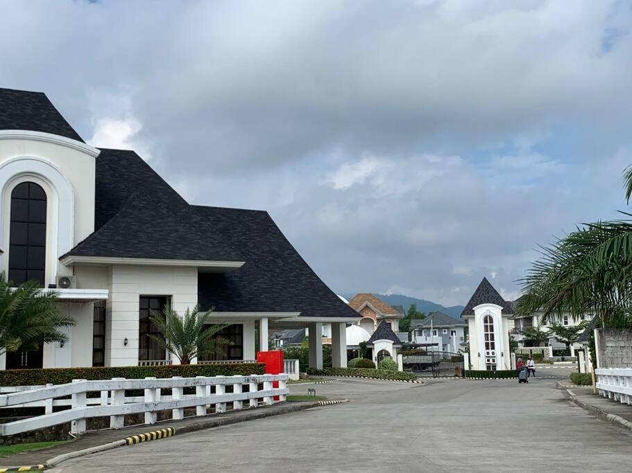 Cozy Home At A Private Subdivision Abucay Buitenkant foto